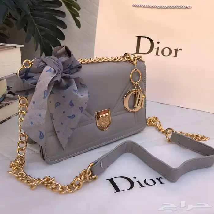 سكارفات 150 ريال وشنط درجه اولى 54