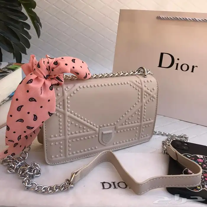 سكارفات 150 ريال وشنط درجه اولى 42