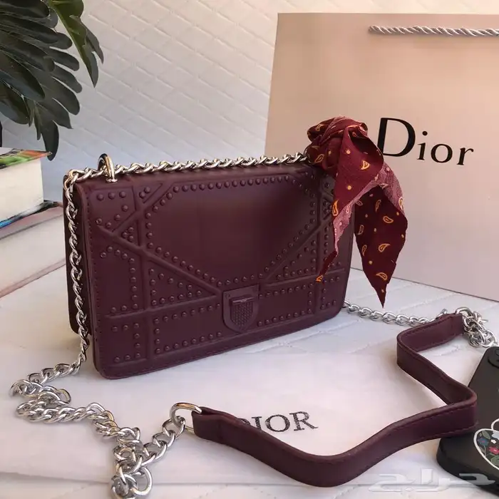 سكارفات 150 ريال وشنط درجه اولى 43