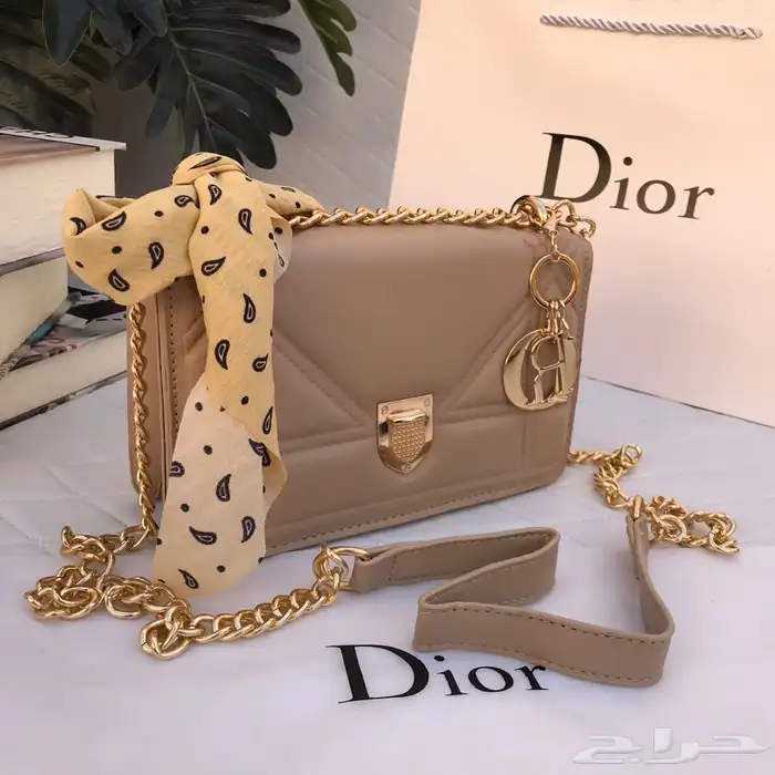 سكارفات 150 ريال وشنط درجه اولى 56