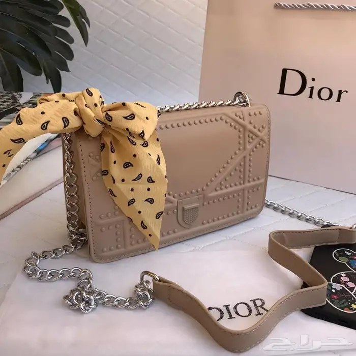 سكارفات 150 ريال وشنط درجه اولى 46