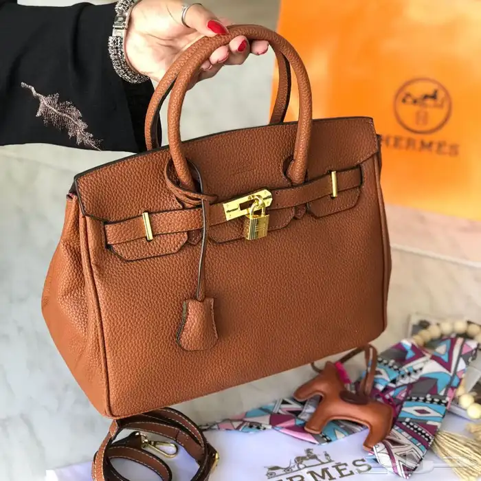 سكارفات 150 ريال وشنط درجه اولى 20