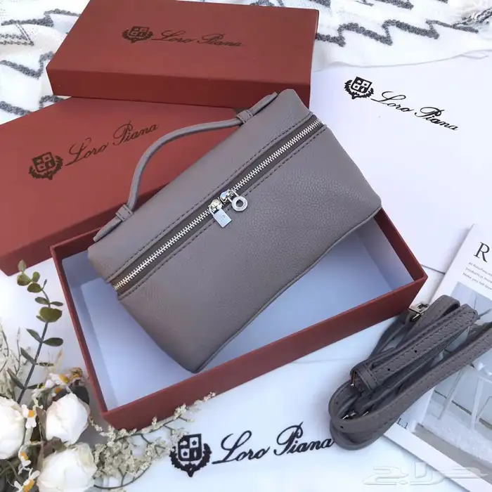 سكارفات 150 ريال وشنط درجه اولى 77