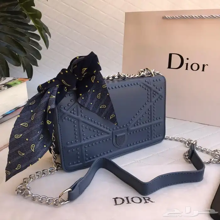 سكارفات 150 ريال وشنط درجه اولى 44