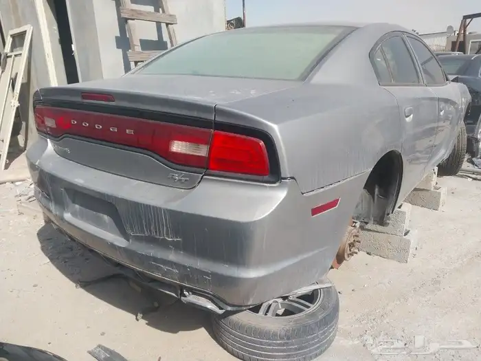 مصدوم دوج تشارجر 2011 تشليح قطع غيار فقط 3