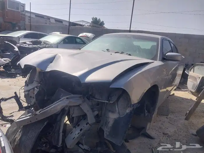 مصدوم دوج تشارجر 2011 تشليح قطع غيار فقط 4