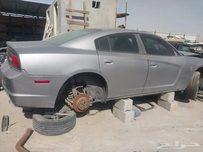 مصدوم دوج تشارجر 2011 تشليح قطع غيار فقط 2