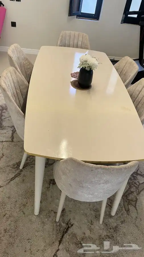 طاولة طعام من صفوة 6 اشخاص نظيف للبيع بأحد رفيدة 1