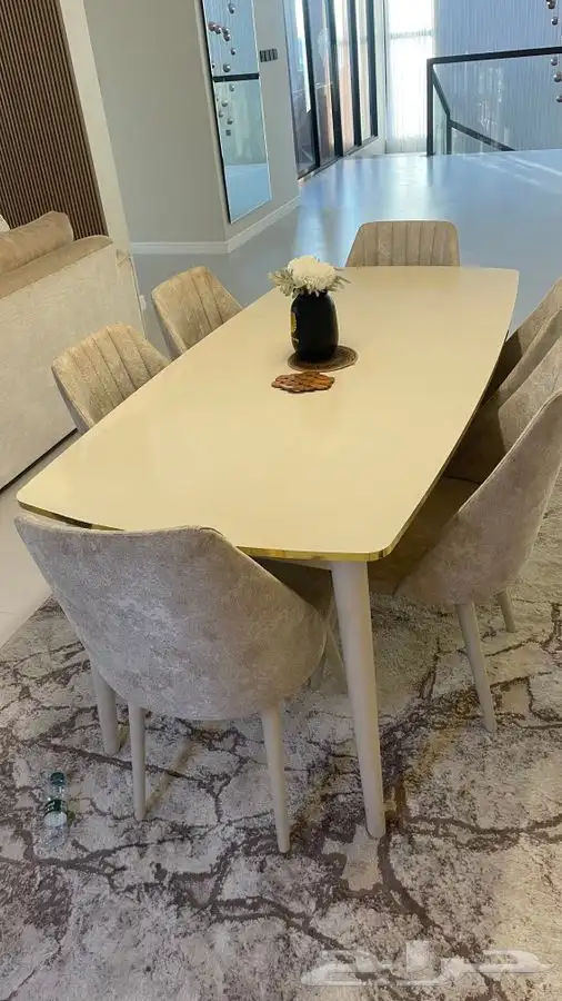 طاولة طعام من صفوة 6 اشخاص نظيف للبيع بأحد رفيدة 0