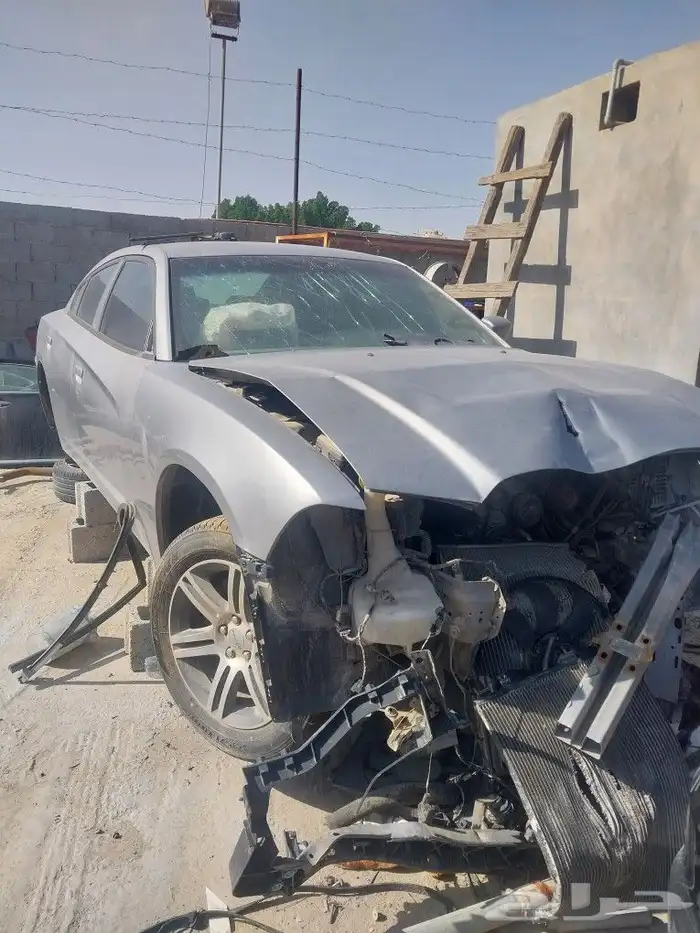 مصدوم دوج تشارجر 2011 تشليح قطع غيار فقط 1