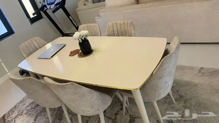 طاولة طعام من صفوة 6 اشخاص نظيف للبيع بأحد رفيدة 2