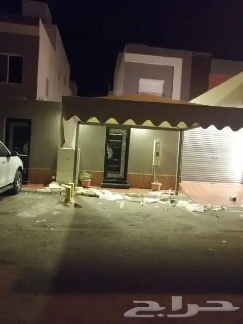 اصلاح وصيانة وتركيب المظلات والسواتر وبيوت الشعر 3