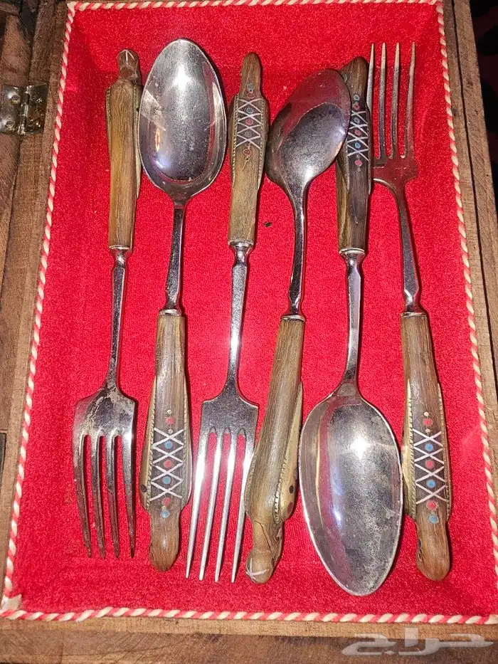 طقم قديم جدا شوك وملاعق مقبض زراف جناح ذهبي 1