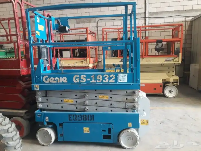 سيزر لفت للإيجار اليومي والشهري. Scissor lift for rent. 2