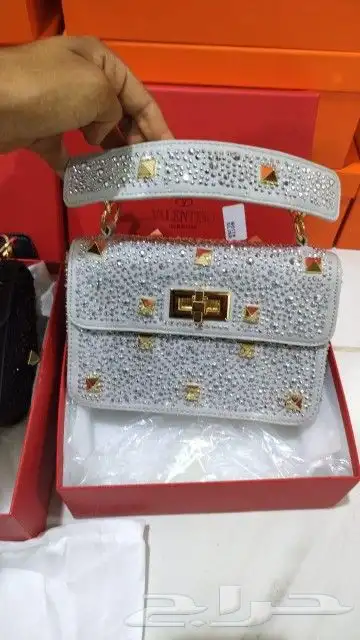 شنط وشوزات شالات احزمه جملة وتحزئه يتوفر لدينا غير العروض 40