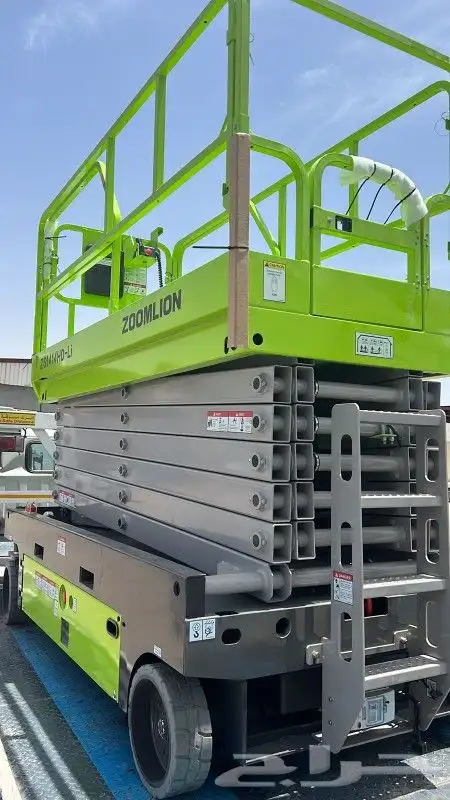 سيزر لفت للإيجار اليومي والشهري. Scissor lift for rent. 1