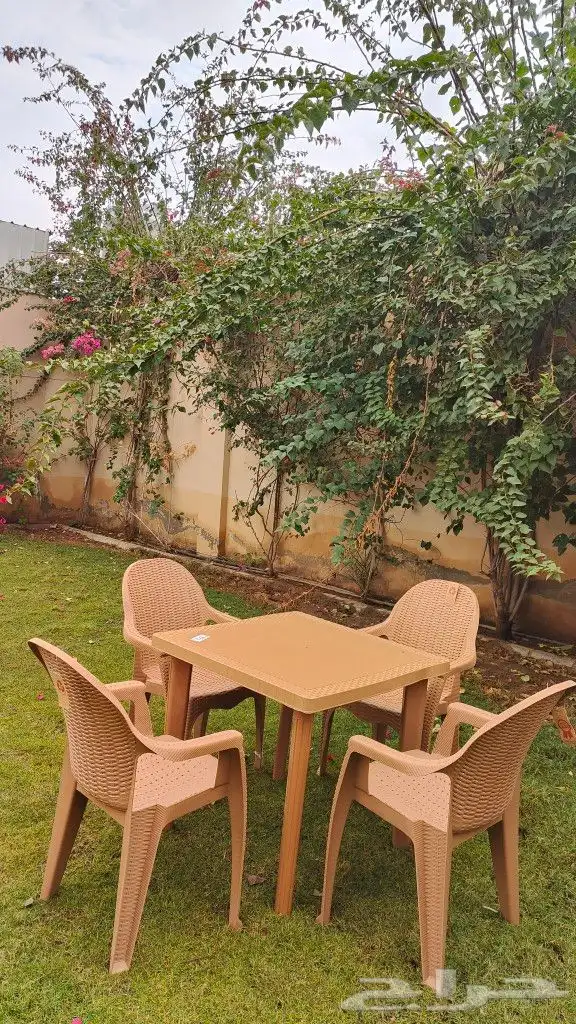طقم طاولة طعام مربع مع 4 كراسي الوسام 2