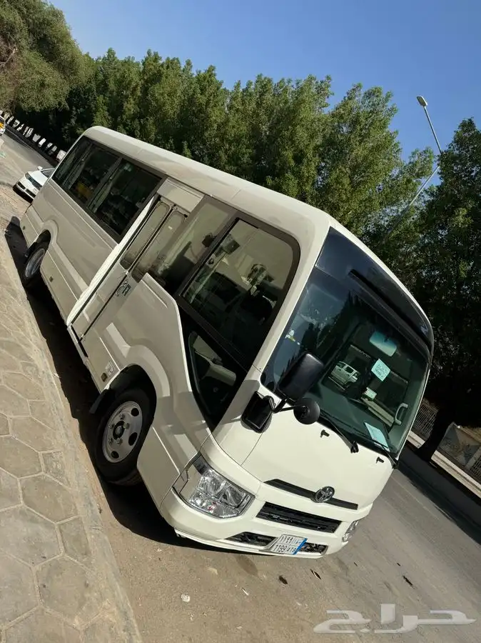 تأجير باصات و حافلات مع سائق اليجار يومي و اسبوع فقط 4