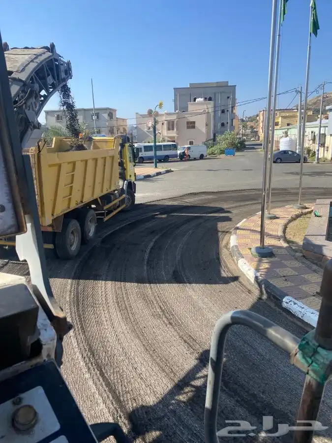 قشاطة سفلت لايجار. مكنسة. 2