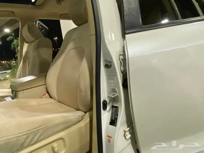 تويوتا لاندكروزر 2017 ( مخزن ) مباع 40