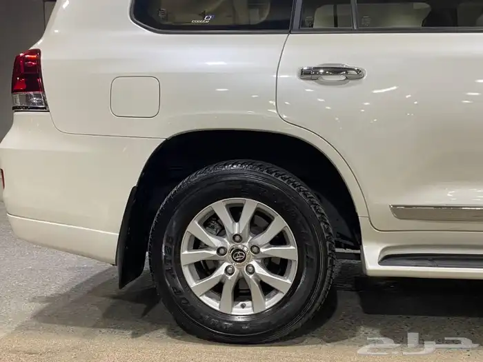 تويوتا لاندكروزر 2017 ( مخزن ) مباع 19