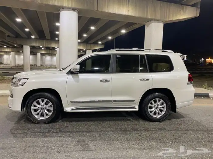 تويوتا لاندكروزر 2017 ( مخزن ) مباع 2