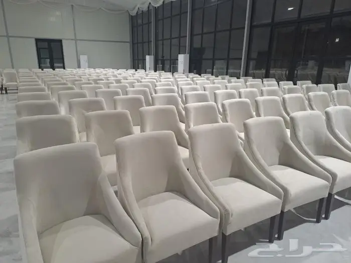 تجهيز معارض ومؤتمرات كراسي وطاولات وستائر 1