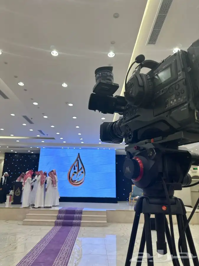 تاجير سماعات و مكرفونات و ليازر ومسارح شاشات 8
