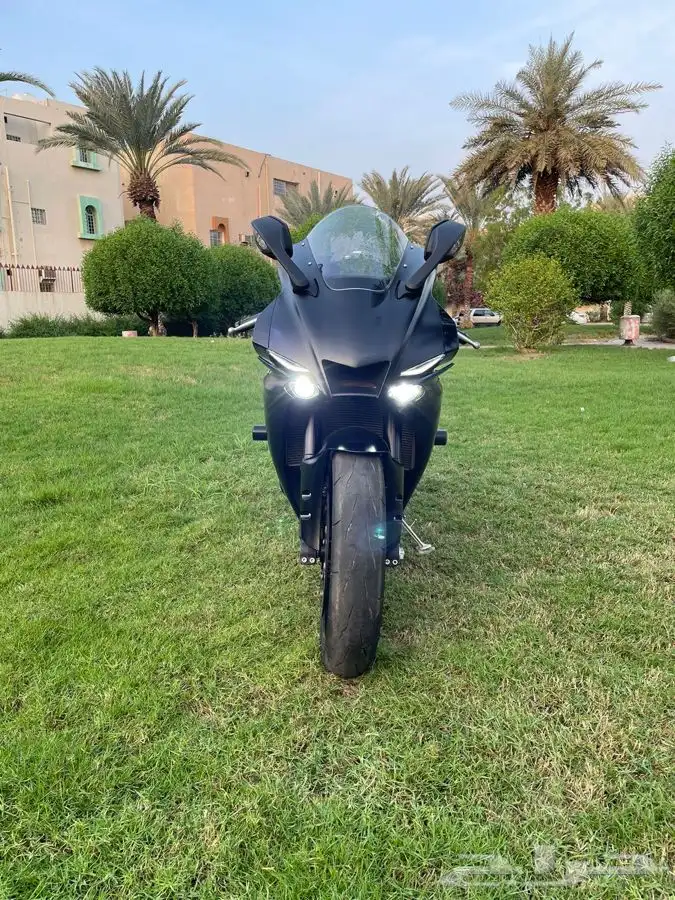 YAMAHA R1 0