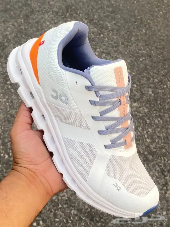 شوزات ماركات 82