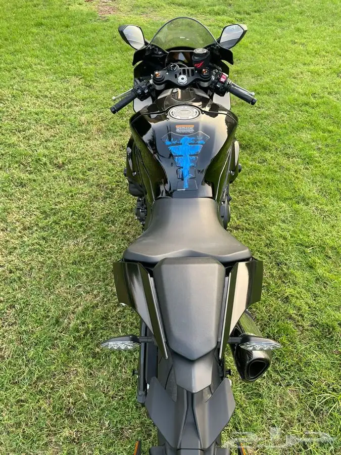 YAMAHA R1 4