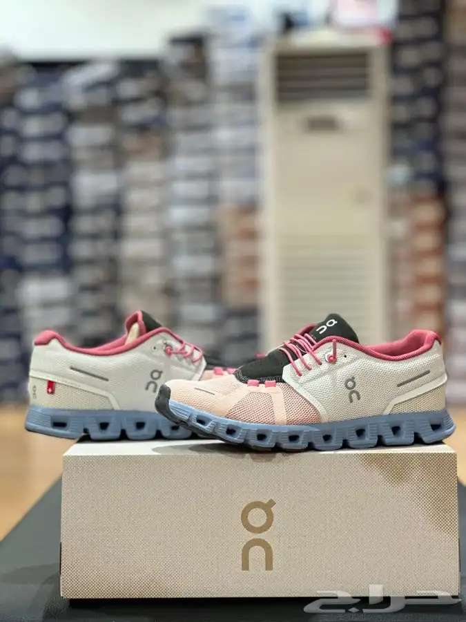 شوزات ماركات 47