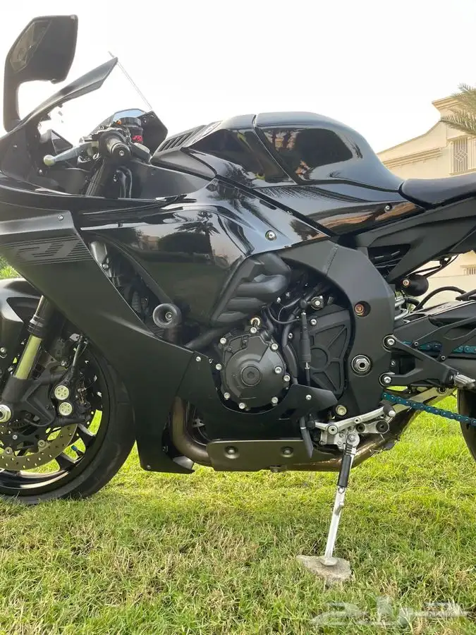 YAMAHA R1 2