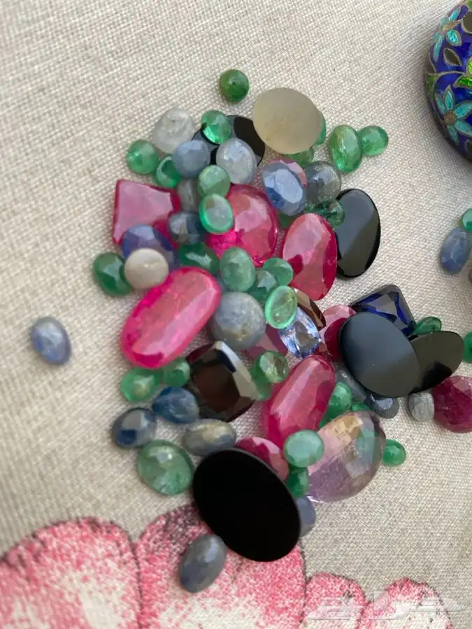 احجار كريمه قديمة لها اكثر من 30 سنه 0