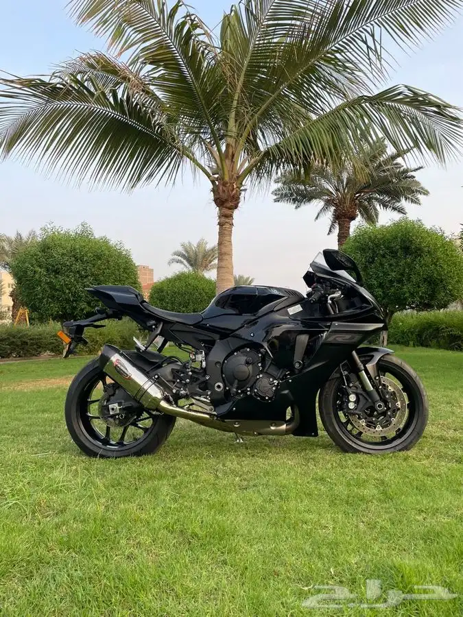 YAMAHA R1 7