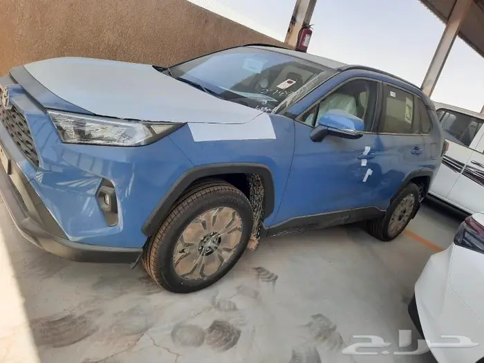 راف فور XLE فتحه نص فل 2023 لون ازرق 2