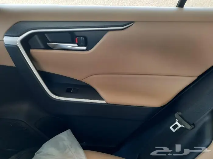 راف فور XLE فتحه نص فل 2023 لون ازرق 3
