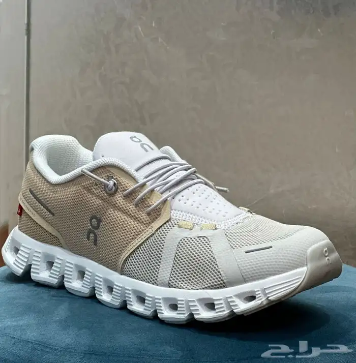 شوزات ماركات 55