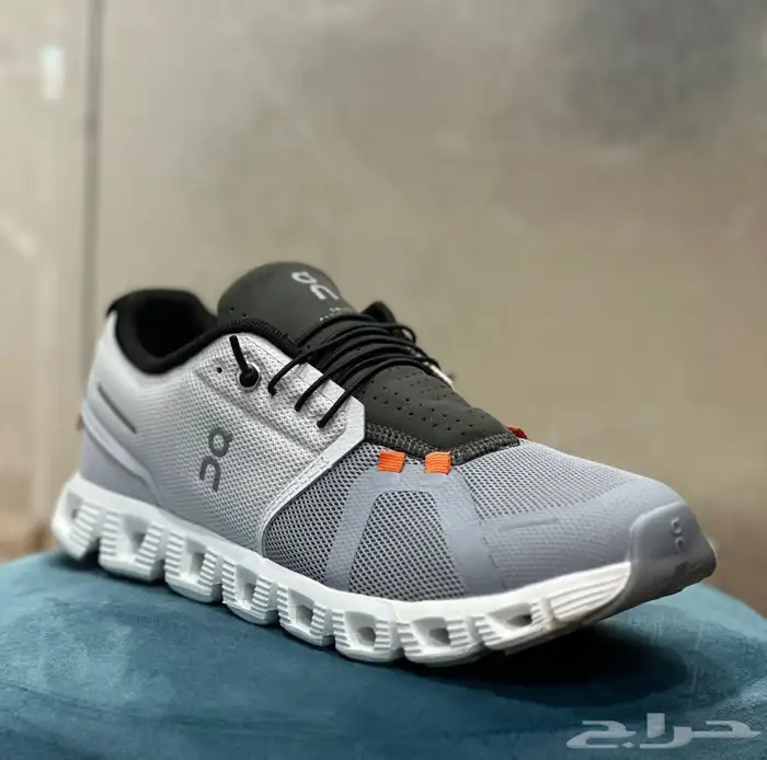 شوزات ماركات 64