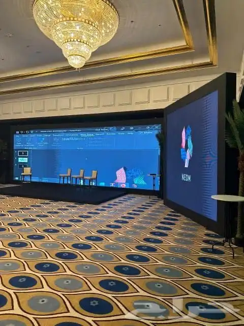 شاشات عرض عملاقه بالمتر 1