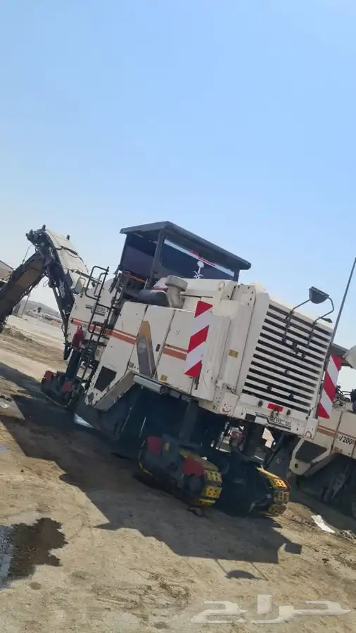 قشاطة سفلت للايجار مع مكنسة 1