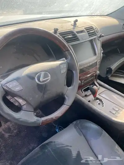صالون لكزز موديل 2010 LS 460 قطع غيار تشليح فقط 4