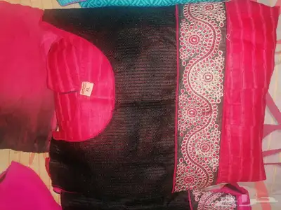 Abayas and dresses for sale at negotiable prices 29