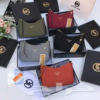 شنط شوزات جملة وتجزئه يتوفر لدينا غير المعروض 39
