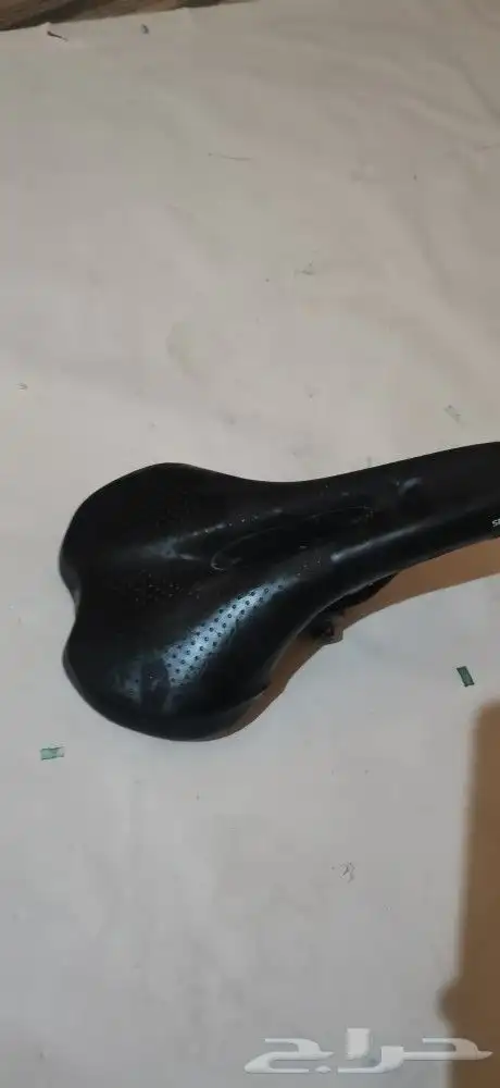 مقعدة دراجة وخوذة 1