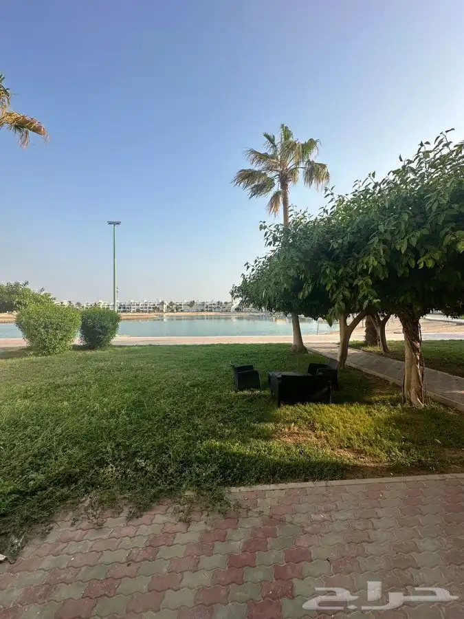 شاليه مسبح مطل على البحر مباشرة 18