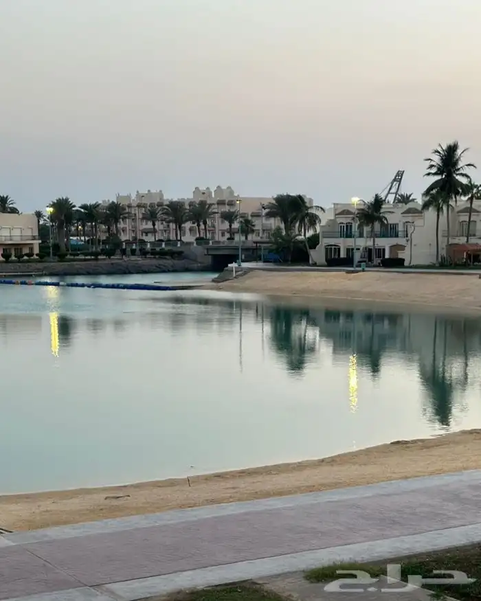 شاليه مسبح مطل على البحر مباشرة 8