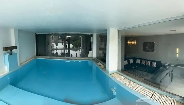 شاليه مسبح مطل على البحر مباشرة 5