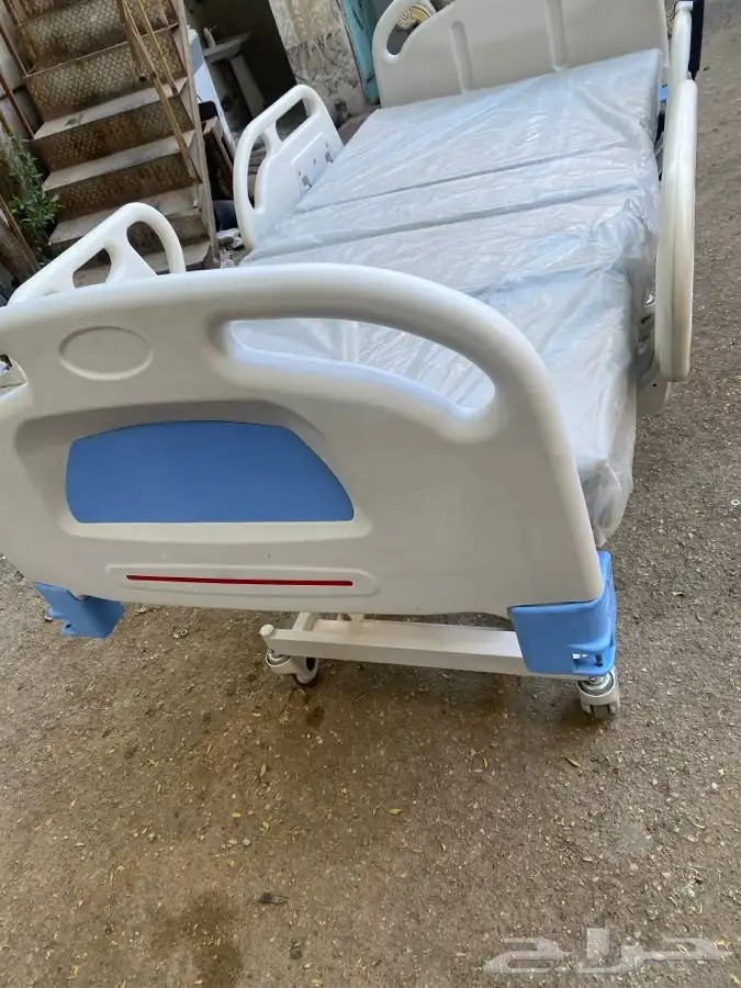 سرير طبي وطاوله طعام ورافعه طبيه 3