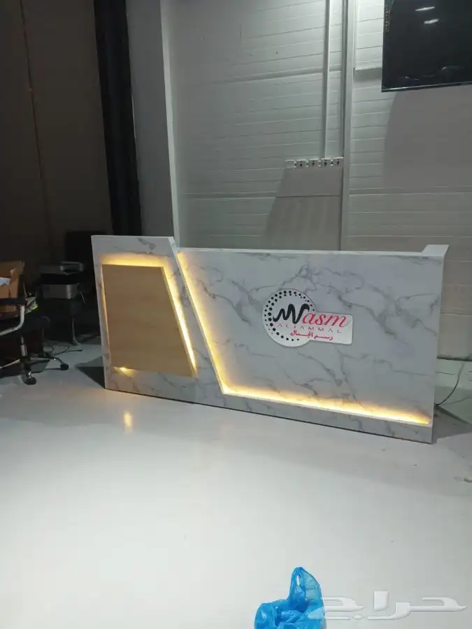 تجهيز محلات الطاولات العرض بترينات كاشير ارفف استاندات 7